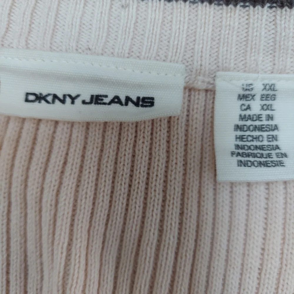 DKNY JEANS long sleeve light weight ribbed turtleneck sweater.